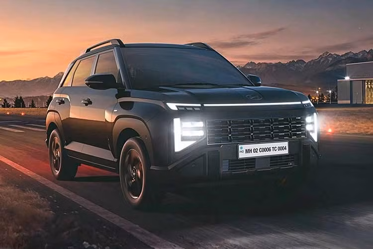 Hyundai Venue thế hệ mới đã chính thức ra mắt thị trường Ấn Độ vào hồi tháng 11/2025. Đến nay, Hyundai tiếp tục bổ sung phiên bản đặc biệt mới mang tên Knight Edition 2026 (tạm gọi phiên bản bóng đêm" cho dòng SUV cỡ B này.