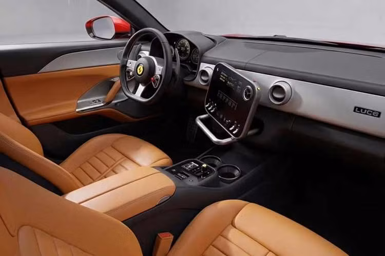 Trong danh mục sản phẩm của Ferrari, Luce được định vị ở phân khúc cao cấp hơn cả những dòng xe chiến lược hiện nay. Cụ thể, mức giá dự kiến của mẫu xe điện này cao hơn mẫu SUV Purosangue có giá khoảng 468.000 USD (12,31 tỷ đồng) và các dòng xe danh tiếng như 12Cilindri hay 849 Testarossa.