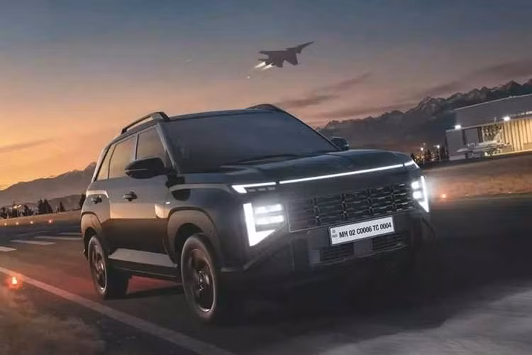 Tại thị trường Ấn Độ, Hyundai Venue cạnh tranh với các đối thủ như Kia Sonet, Suzuki Brezza, Tata Nexon, Mahindra XUV 3XO và Skoda Kylaq. Trong tương lai, mẫu SUV hạng A này sẽ tiếp tục ra mắt những thị trường khác trên thế giới, bao gồm cả Việt Nam.