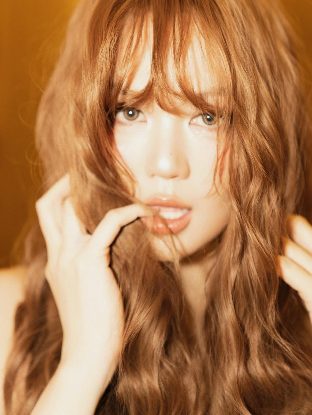 Dù thường xuyên gây bão mạng với những lần thay đổi phong cách táo bạo, Ngọc Trinh thời gian gần đây được nhận xét ngày càng chỉn chu hơn trong phong cách sống và hình ảnh công chúng.