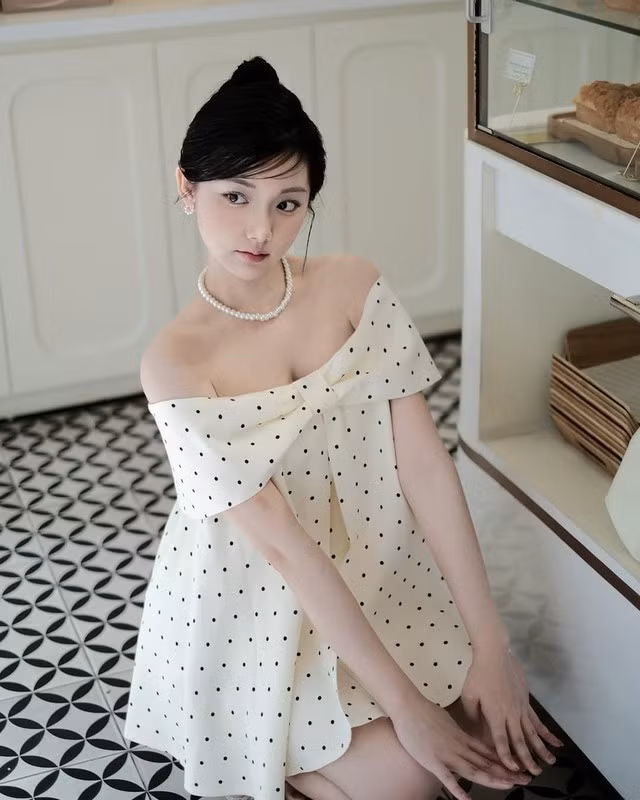 Cách chia sẻ nhẹ nhàng, gần gũi của Quỳnh Trương chắc chắn chưa thể dập tắt được tin đồn, cũng như những nghi ngại của tất cả người xem. Song cộng đồng mạng yêu mến cô nàng vẫn bày tỏ sự ủng hộ và khen ngợi cách xử lý tinh tế của cô.