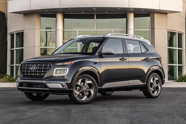 Hyundai Venue ﻿Nếu bạn không thích Chevrolet Trax hoặc muốn xe rẻ hơn, Hyundai Venue là lựa chọn đáng cân nhắc trong phân khúc SUV cỡ nhỏ. Xe không có hệ dẫn động 4 bánh toàn thời gian AWD như Chevrolet Trax, nhưng điều này không quá quan trọng vì Hyundai Venue vốn không sinh ra để chạy off-road.