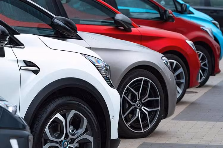 Tất nhiên, điều này còn phụ thuộc vào việc đại lý có thực sự bán xe cho bạn với mức giá dưới 25.000 USD hay không. Tình trạng đội giá tại đại lý Mỹ vẫn còn phổ biến, ngay cả với xe giá rẻ. Để giúp người mua tránh bị “hớ”, Consumer Reports đã phân tích dữ liệu giao dịch thực tế từ TrueCar nhằm tìm ra 5 mẫu xe đáng mua với giá giao dịch thấp nhất.