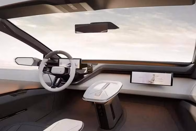 Không chỉ dừng lại ở thiết kế ngoại thất, Corolla mới còn mang đến khoang nội thất hoàn toàn tái thiết kế. Mẫu concept trình làng với không gian rộng rãi hơn, kết hợp vật liệu cao cấp và công nghệ hiện đại.