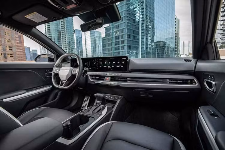 Thiết kế của Kia K4 có vài điểm phải đánh đổi nhưng đây vẫn là lựa chọn tốt với khả năng vận hành êm ái, nội thất rộng rãi và mức tiêu thụ nhiên liệu thấp đối với một mẫu xe không dùng động cơ hybrid.