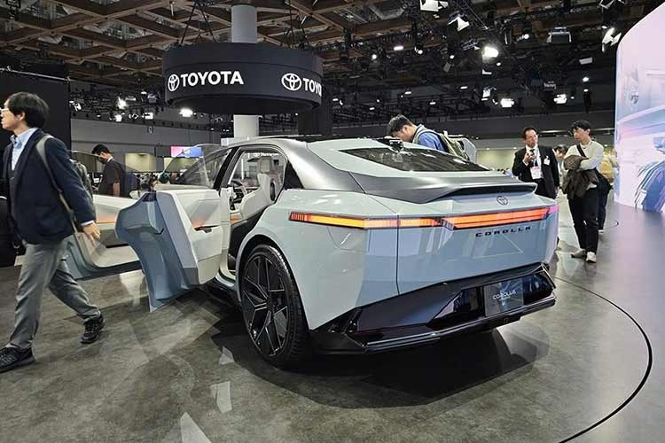 Dù chưa công bố thông số kỹ thuật chi tiết, Toyota xác nhận thế hệ mới của Corolla sẽ tiếp tục theo chiến lược “multi-pathway”, hỗ trợ cả động cơ hybrid lẫn thuần điện. Đây là bước đi chiến lược nhằm đáp ứng nhu cầu ngày càng đa dạng tại các thị trường khác nhau.