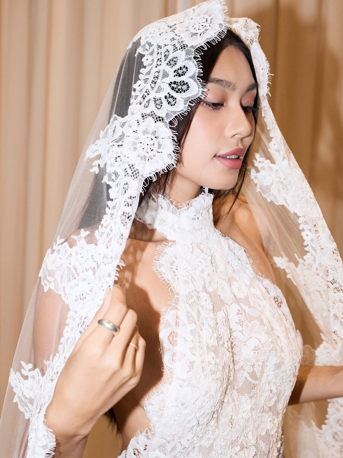 Cuối cùng, Thảo Nhi Lê lựa chọn ngành Thời trang bán lẻ quốc tế tại Đại học Reutlingen (Đức), rồi chính thức quay lại TP HCM năm 2018 để xây dựng sự nghiệp.