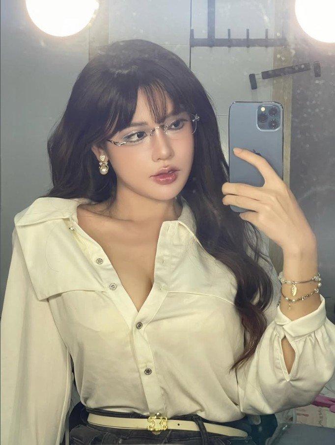 Chính lợi thế ngoại hình, cộng thêm phong cách thể hiện tự nhiên, đã giúp Tố Uyên dần nổi bật giữa vô số content tương tự.