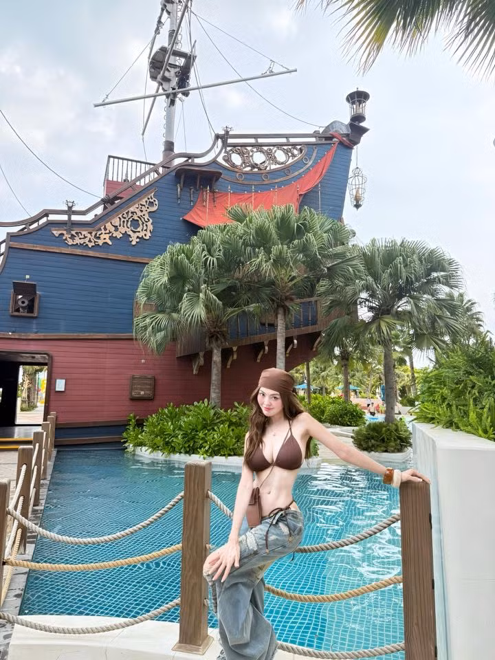 Tuy nhiên, mức độ ngắn của những chiếc quần lần này đã khiến không ít người phải bất ngờ với phong thái thời trang của Trang Nemo.