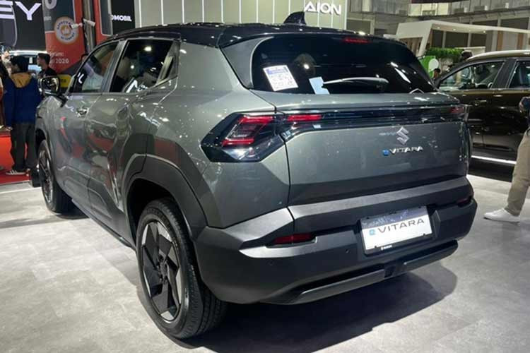 Ông Donny Ismi Himawan Saputra, Phó Tổng Giám đốc phụ trách Kinh doanh và Marketing mảng ôtô du lịch của Suzuki Indomobil Sales (SIS), cho biết mức giá này không được đưa ra một cách tùy tiện. Theo ông, Suzuki chú trọng nhiều hơn đến giá trị tổng thể của sản phẩm.