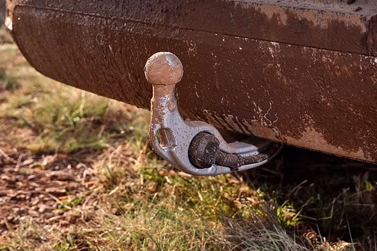 Được liệt kê với bình xăng chứa 60 lít và chế độ bảo hành 2 năm, X3 Rugged nặng gần 2 tấn khi tính cả người lái và hành lý. Lý do tại sao X3 được trang bị gói Rugged thay vì X5 và các xe thể thao đa dụng khác có thể liên quan đến doanh số.