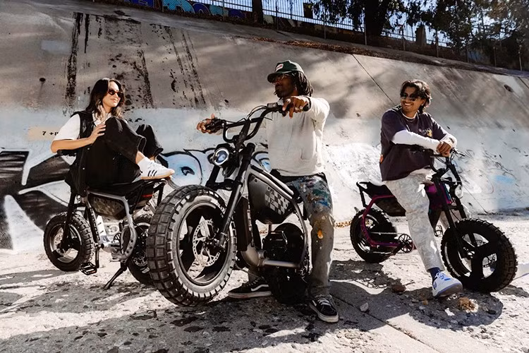 Mức giá bán của xe đạp điện mini Super73 MZFT tại thị trường Mỹ là 1995 USD (tương đương khoảng 52,6 triệu đồng) khi quy đổi ra tiền Việt theo tỷ giá hiện tại.