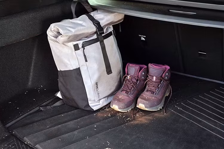 BMW X3 20d xDrive Rugged 2026 có thể đi được quãng đường trung bình là 968 km khi đổ đầy bình dầu diesel. Xe có thể tăng tốc từ 0 lên 100 km/giờ trong 7,7 giây và Rugged sẽ ngừng tăng tốc khi đồng hồ tốc độ chỉ 215 km/giờ.