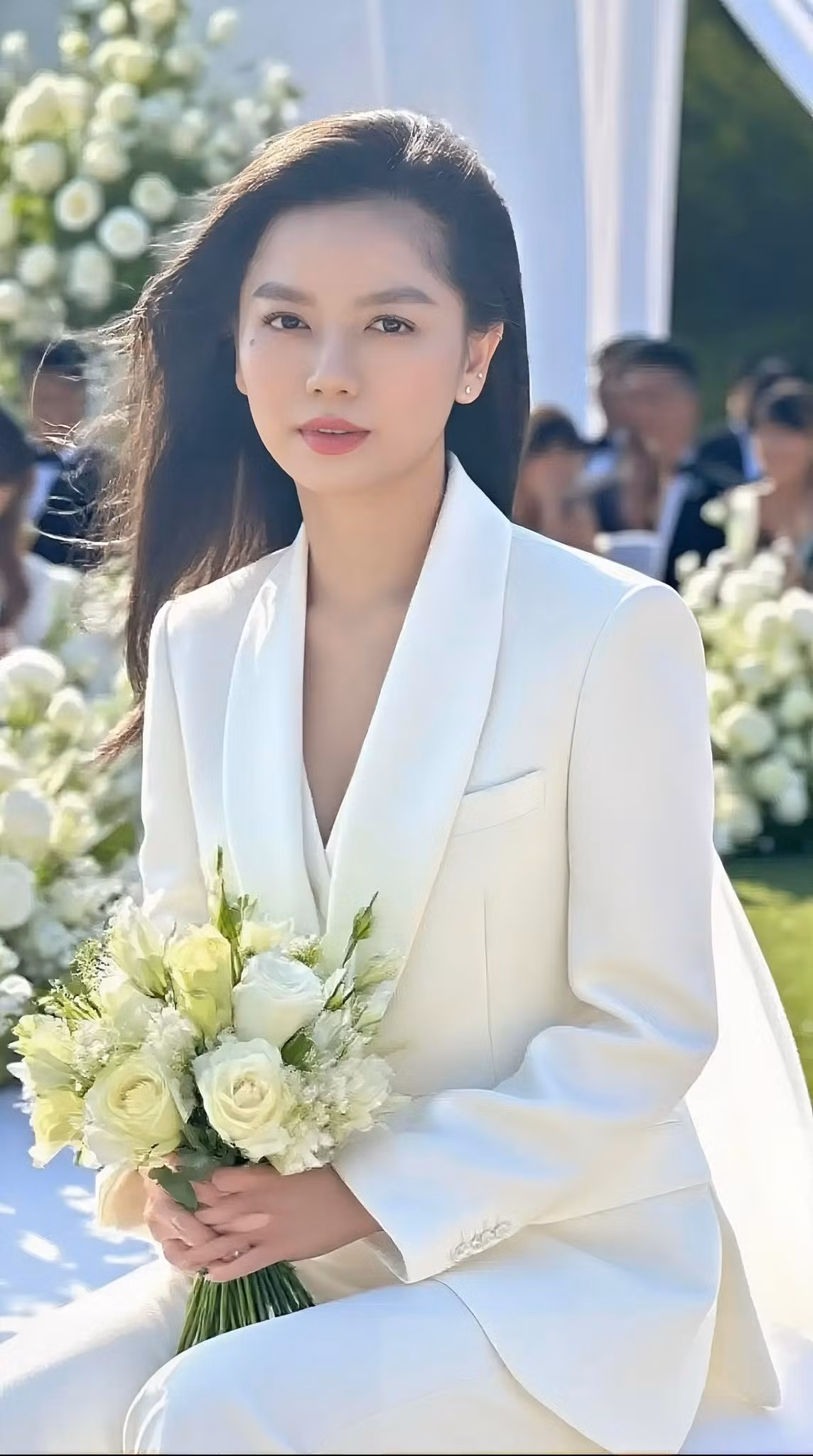 Lê Hạ Anh gây sốt với visual đẹp không tỳ vết. Ảnh: FBNV