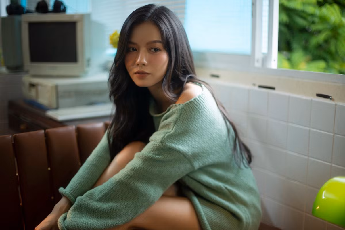 Lê Hạ Anh từng nói, hạnh phúc với cô đơn giản là mở mắt ra mà không phải suy nghĩ gì, được sống đúng với bản thân, được gia đình tự hào và được khán giả nhớ đến bằng những vai diễn chân thật.