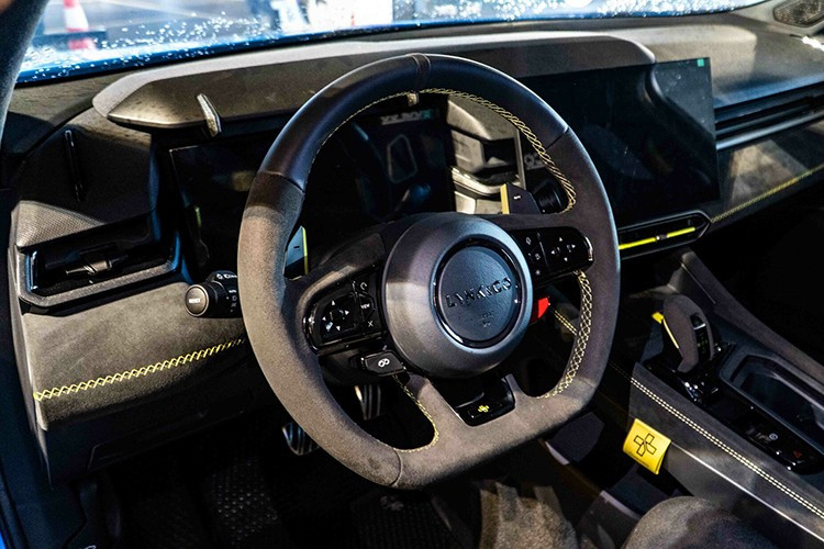 View - Chi tiết Lynk & Co 03 TCR - chiếc xe đua hơn 4,5 tỷ tại Việt Nam | Báo Tri thức và Cuộc sống - TIN TỨC PHỔ BIẾN KIẾN THỨC 24H