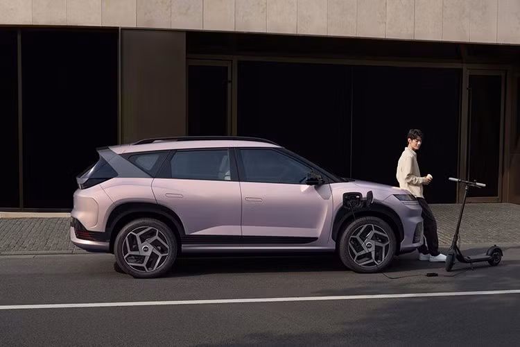 Theo ông Ickkyun Oh, giám đốc bộ phận Hyundai Trung Quốc, "Hyundai đã phát triển vượt ra khỏi một doanh nghiệp ô tô truyền thống để trở thành một công ty công nghệ cao toàn cầu." Cách tiếp cận của Hyundai với Elexio nhấn mạnh sự thay đổi nhanh chóng của thị trường xe điện tại Trung Quốc.