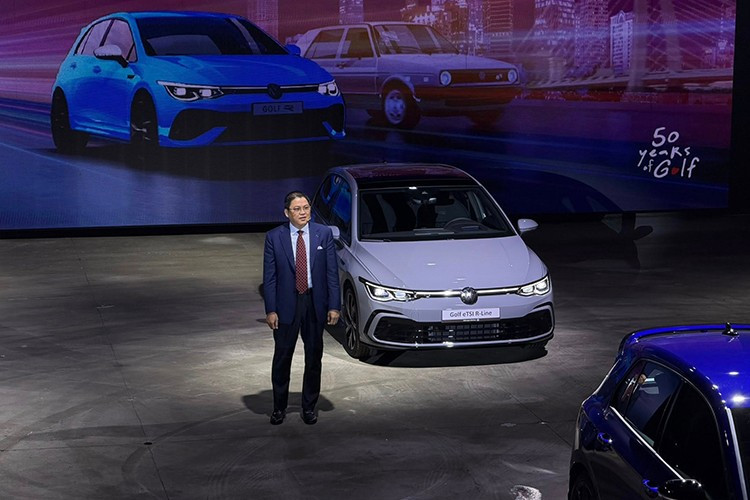 View - Cận cảnh Volkswagen Golf vừa ra mắt Việt Nam, từ 798 triệu đồng | Báo Tri thức và Cuộc sống - TIN TỨC PHỔ BIẾN KIẾN THỨC 24H
