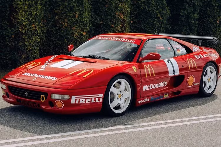 Con số 240.000 GBP nêu trên chỉ là ước chừng, có thể vượt con số 306.000 GBP khoảng 411.611 USD quy đổi 10,7 tỷ đồng. F355 Challenge sẽ mang đến buổi đấu Zoute Concours 2025 do Broad Arrow’s tổ chức và kết quả sẽ công bố vào ngày 10/10.