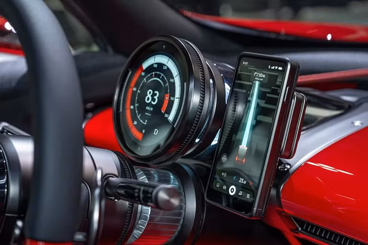 Mazda kỳ vọng hệ thống này sẽ giúp người dùng có cảm giác như đang trò chuyện với một người bạn, với những tương tác gần gũi như “Lái xe mượt lắm!” hay “Còn nhớ quán cà phê tuần trước bạn nhắc đến không? Có một con đường phụ thú vị để đến đó".