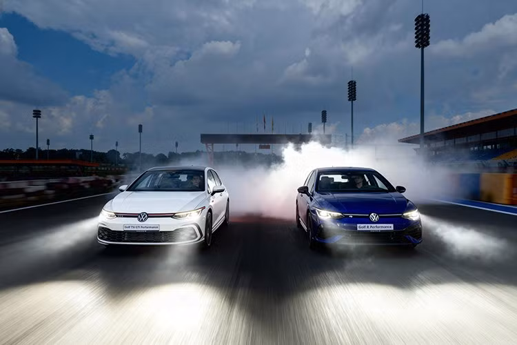 Sự kiện ra mắt Golf 2025 tại Việt Nam cũng đánh dấu lần đầu tiên Volkswagen tổ chức ngày hội thương hiệu mang tên Volkswagen Experience Day. Tại đây, khách tham quan được trải nghiệm toàn diện các dòng xe của hãng, tham gia các hoạt động lái thử, biểu diễn drift với các mẫu xe hiệu năng cao và tương tác với các khu vực trưng bày dịch vụ, đối tác đồng hành...