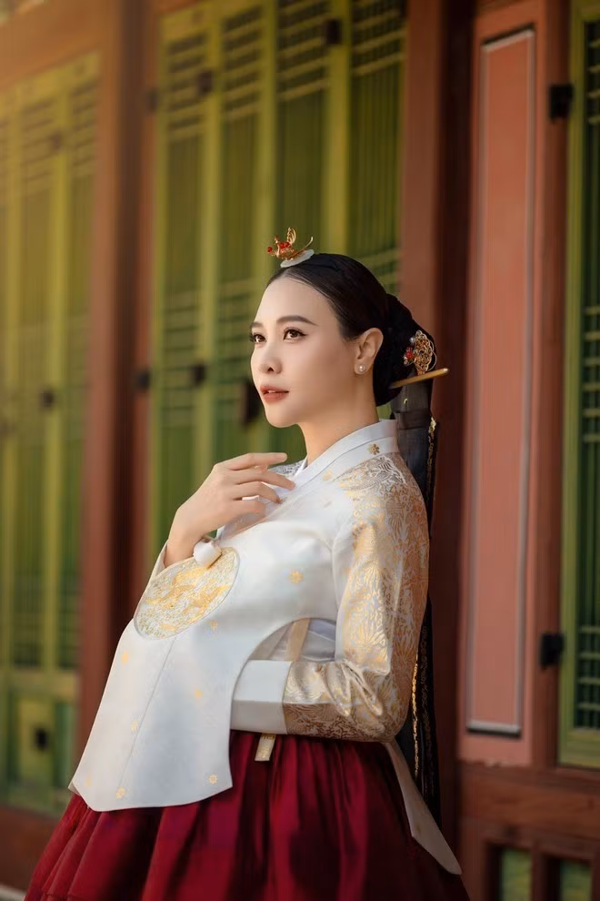 Điều đặc biệt nằm ở khí chất mà Đàm Thu Trang toát ra trong từng khung hình.