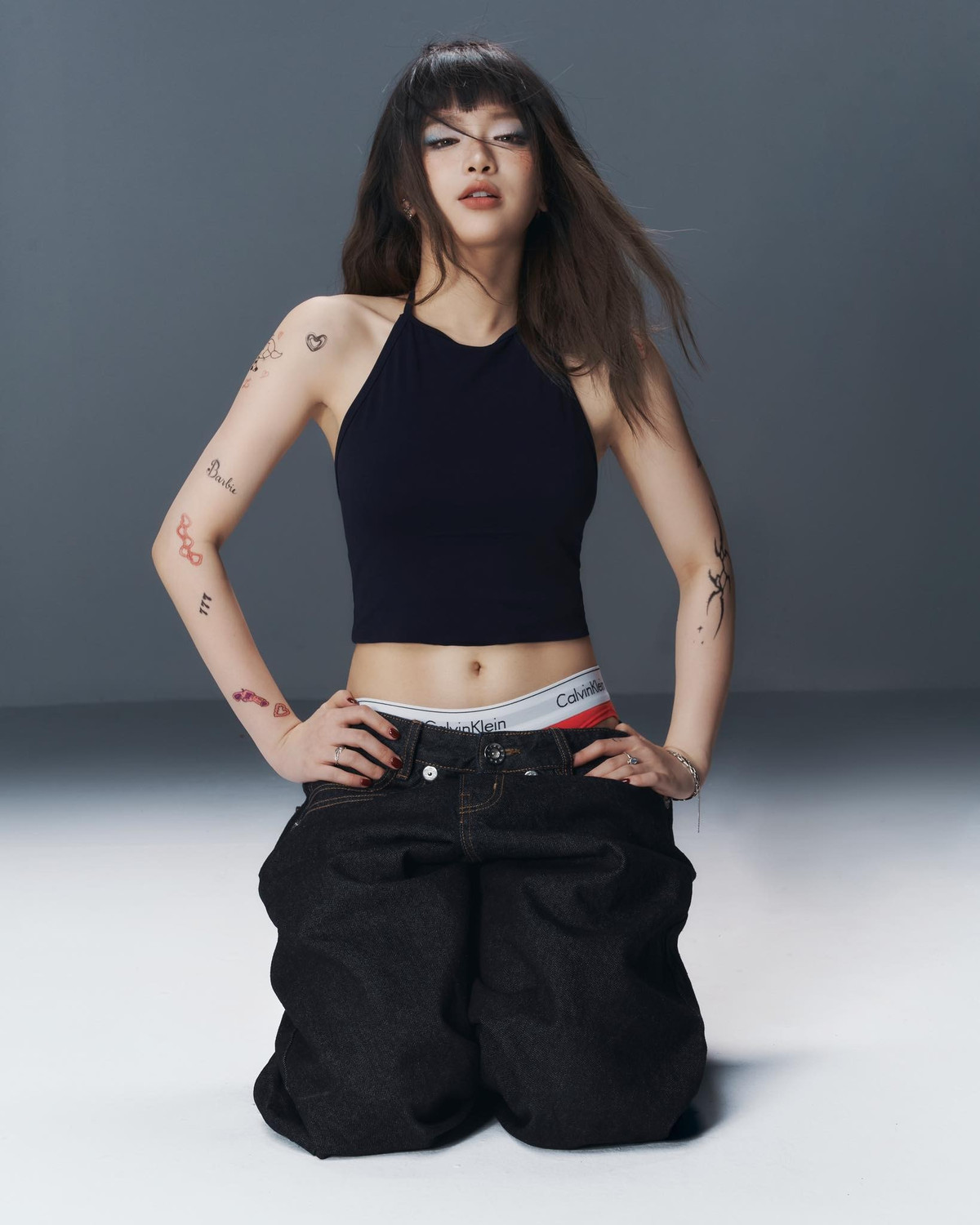 Năm 2023, Linh Ka chính thức bước vào lĩnh vực âm nhạc khi phát hành EP đầu tay mang tên CHU. Đây được xem là cột mốc quan trọng, đánh dấu nỗ lực nghiêm túc của cô khi quyết định theo đuổi ca hát. EP nhận được phản hồi tích cực, ghi nhận sự cố gắng của một nghệ sĩ trẻ muốn tạo dấu ấn riêng trong showbiz.