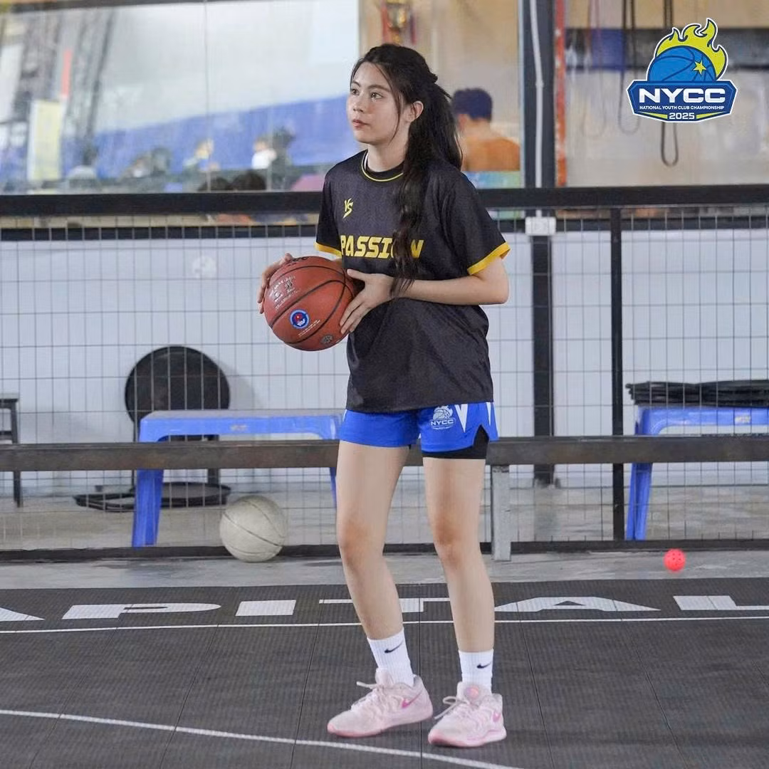 Hạt Dẻ dành nhiều thời gian cho việc tập luyện, từ kỹ năng dẫn bóng, ném rổ cho đến chiến thuật thi đấu cùng đồng đội.