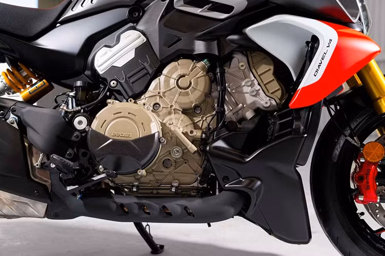 Để bảo vệ ly hợp, hệ thống sử dụng một thuật toán cho phép một số lần đề-pa liên tiếp nhất định, và số lần này sẽ được đặt lại khi người lái sử dụng xe một cách bình thường. Dữ liệu hiệu suất được ghi lại trong các quãng đường 0-100 và 0-200 km/h, được lưu trong bộ nhớ cùng với lịch sử các lần đề-pa tốt nhất đã đạt được.