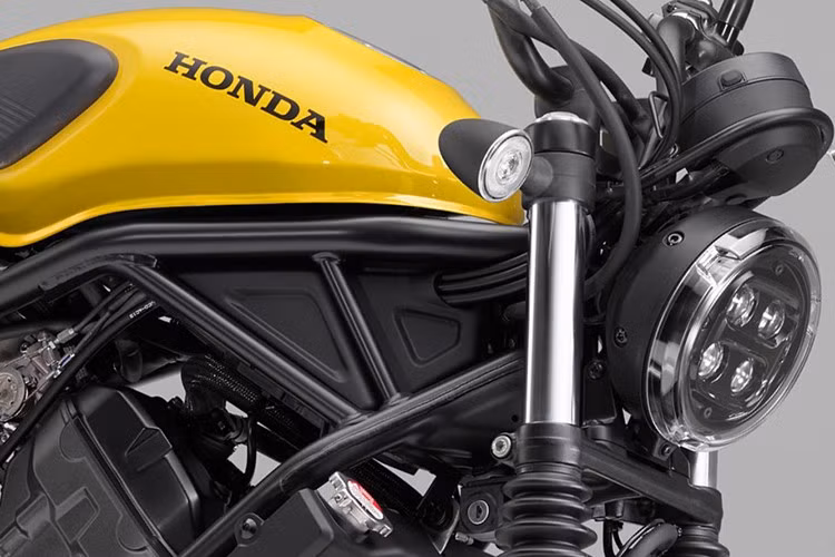 Tuy nhiên, nếu người lái muốn sử dụng côn, họ vẫn có thể làm điều đó. Sự linh hoạt này cho phép người lái sử dụng xe ở chế độ tự động hoặc chủ động, làm cho hệ thống e-clutch phù hợp với cả người mới bắt đầu và những tay lái có kinh nghiệm.