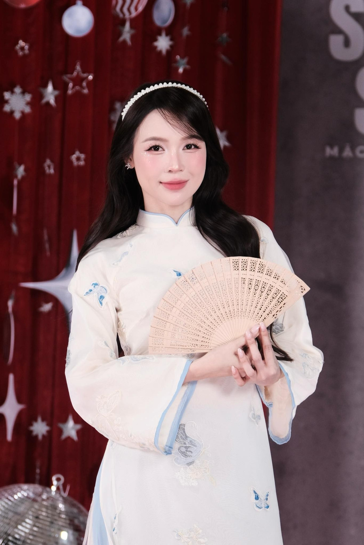 Song song với hoạt động nghệ thuật, Sam còn được biết đến là một trong những nghệ sĩ kinh doanh mát tay. Cô đầu tư vào nhiều lĩnh vực như mỹ phẩm, bất động sản và được cư dân mạng ưu ái gọi là “đại gia ngầm” của Vbiz. Dù thành công, Sam vẫn giữ hình ảnh giản dị, không phô trương.