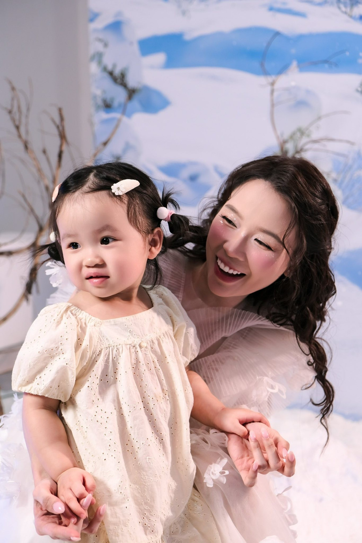 Không dừng lại ở danh xưng hot girl, Sam dần khẳng định bản thân khi lấn sân sang nhiều lĩnh vực khác nhau.