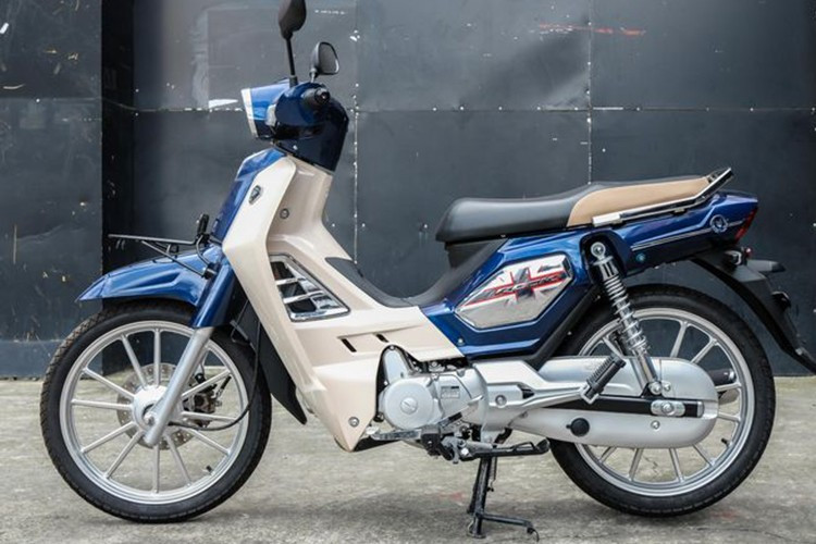 Về thiết kế ngoại thất, GPX Rock 110 sở hữu ghi-đông liền khối, đèn pha vuông cổ điển, yên liền phẳng và thân xe thuôn dài. Rock 110 có chiều dài cơ sở 1.230 mm với chiều dài tổng thể 1.920 mm, rộng 730 mm và cao 1.090 mm.