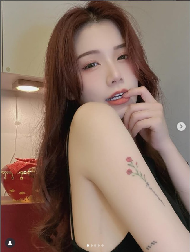 Trên tài khoản Instagram mới, cô nàng streamer trải lòng rằng những năm qua, việc phát sóng liên tục bị ngắt quãng, mỗi lần quay lại đều giống như ra trận.