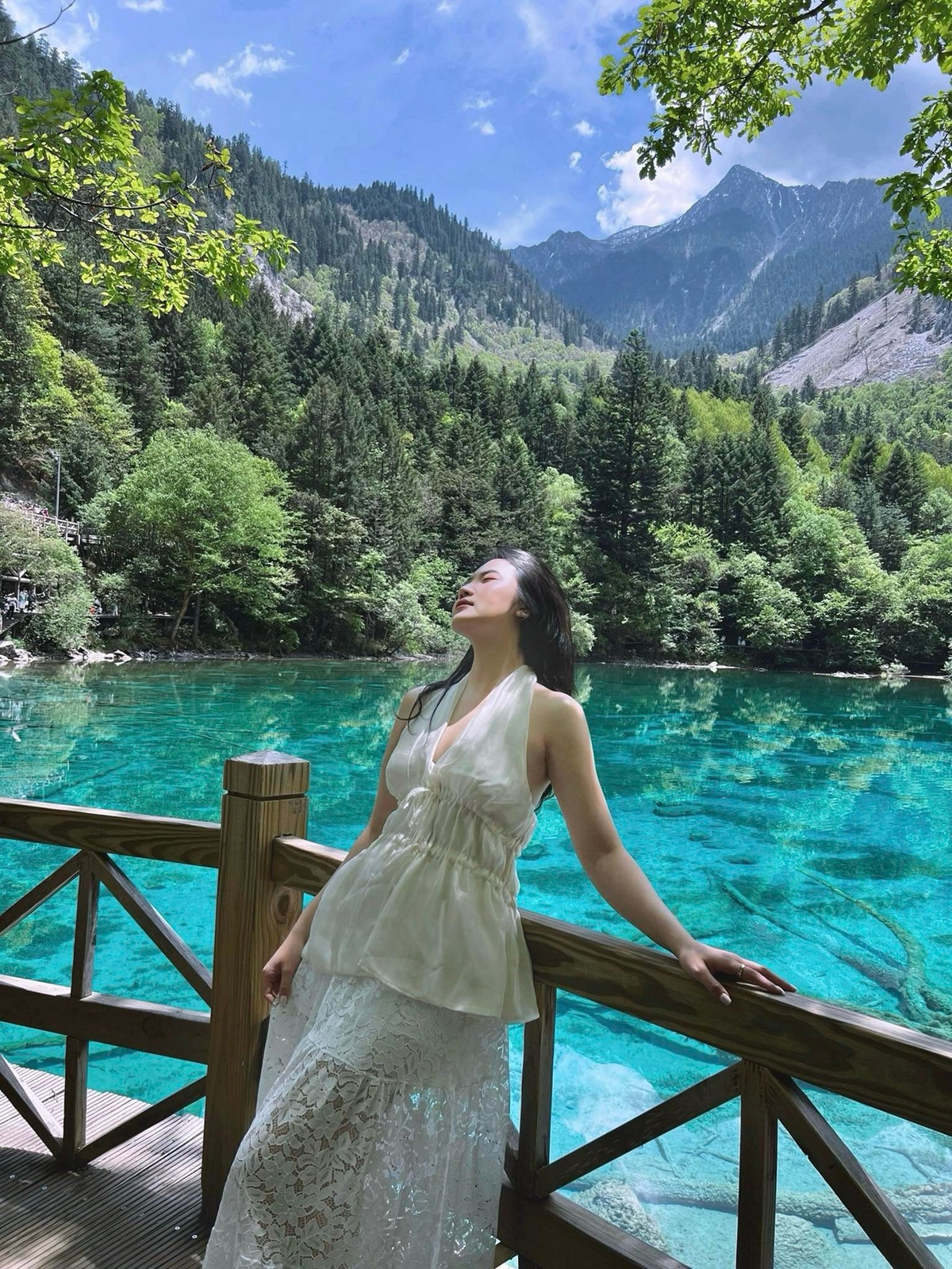 Dưới phần bình luận, netizen để lại nhiều lời khen "có cánh" cho nhan sắc của Hoàng Anh Ốc.