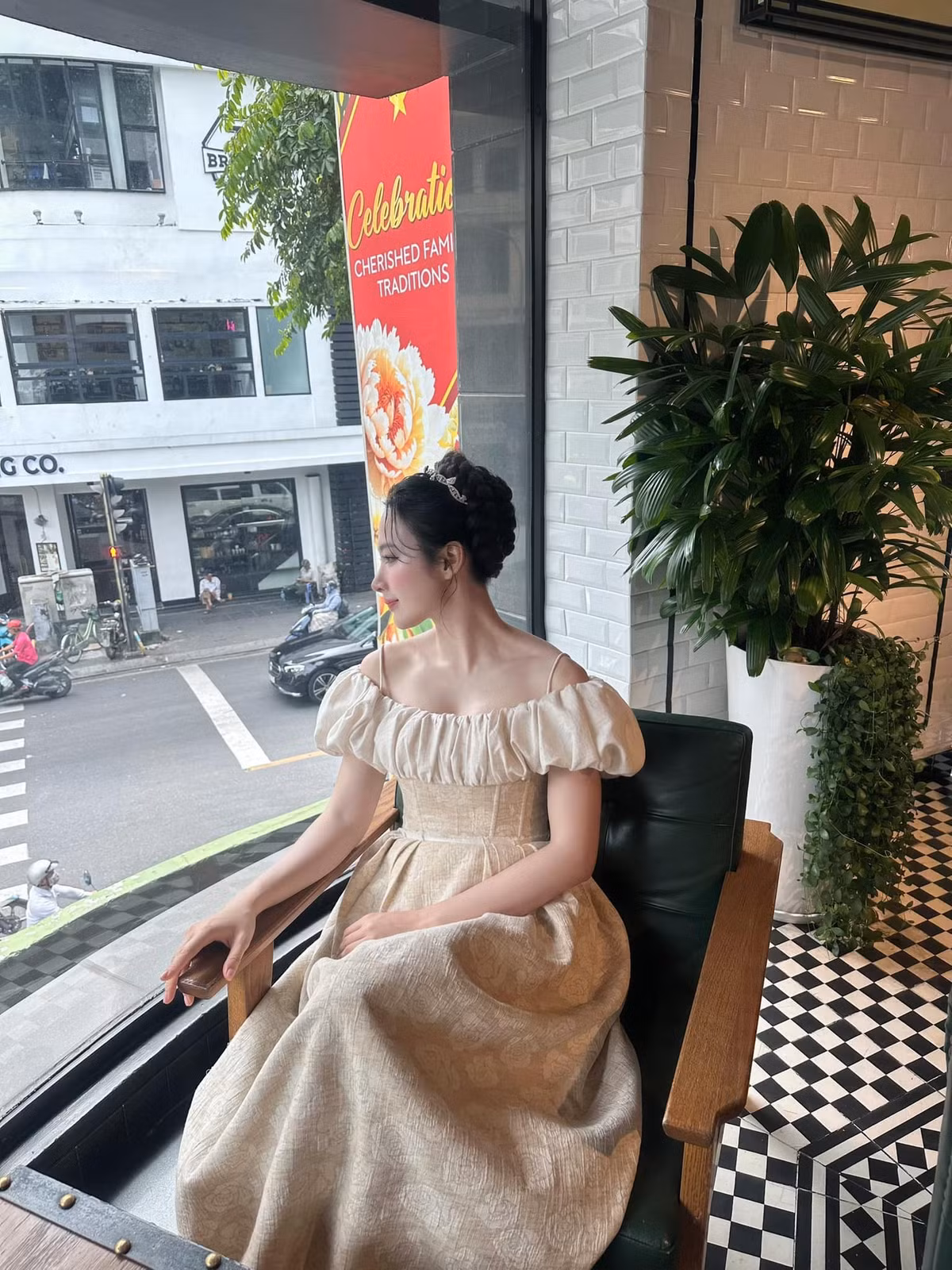 Kết quả là sự lột xác ngoạn mục của Angela Phương Trinh đó là cơ bắp tay, vai và chân săn chắc, thậm chí được ví von là "nữ PT chuyên nghiệp".