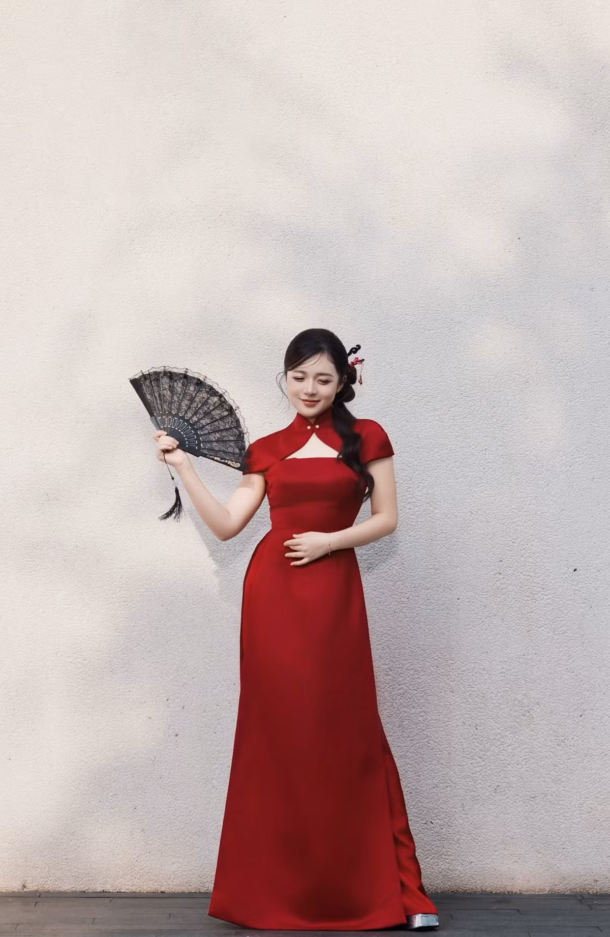 Dù từng được gọi vui là “MC chân ngắn nhất VTV” do chiều cao khoảng 1m52, nhưng chính gương mặt khả ái, phong thái dẫn dắt tự nhiên cùng sự chuyên nghiệp đã giúp Phương Thảo ghi dấu ấn riêng và chinh phục đông đảo người xem.