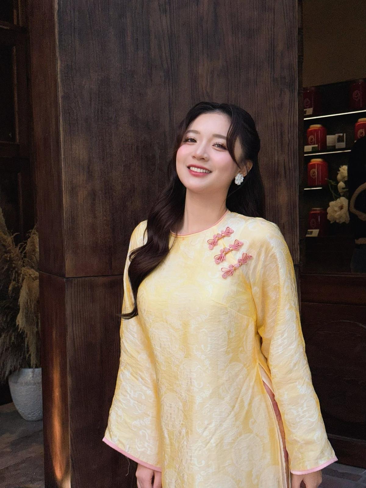 Tại Đài Truyền hình Việt Nam (VTV), Phương Thảo cũng là gương mặt quen thuộc với khán giả qua nhiều chương trình như VTV Kết nối, Khoảnh khắc yêu thương, Chuyện đêm muộn hay S Việt Nam.