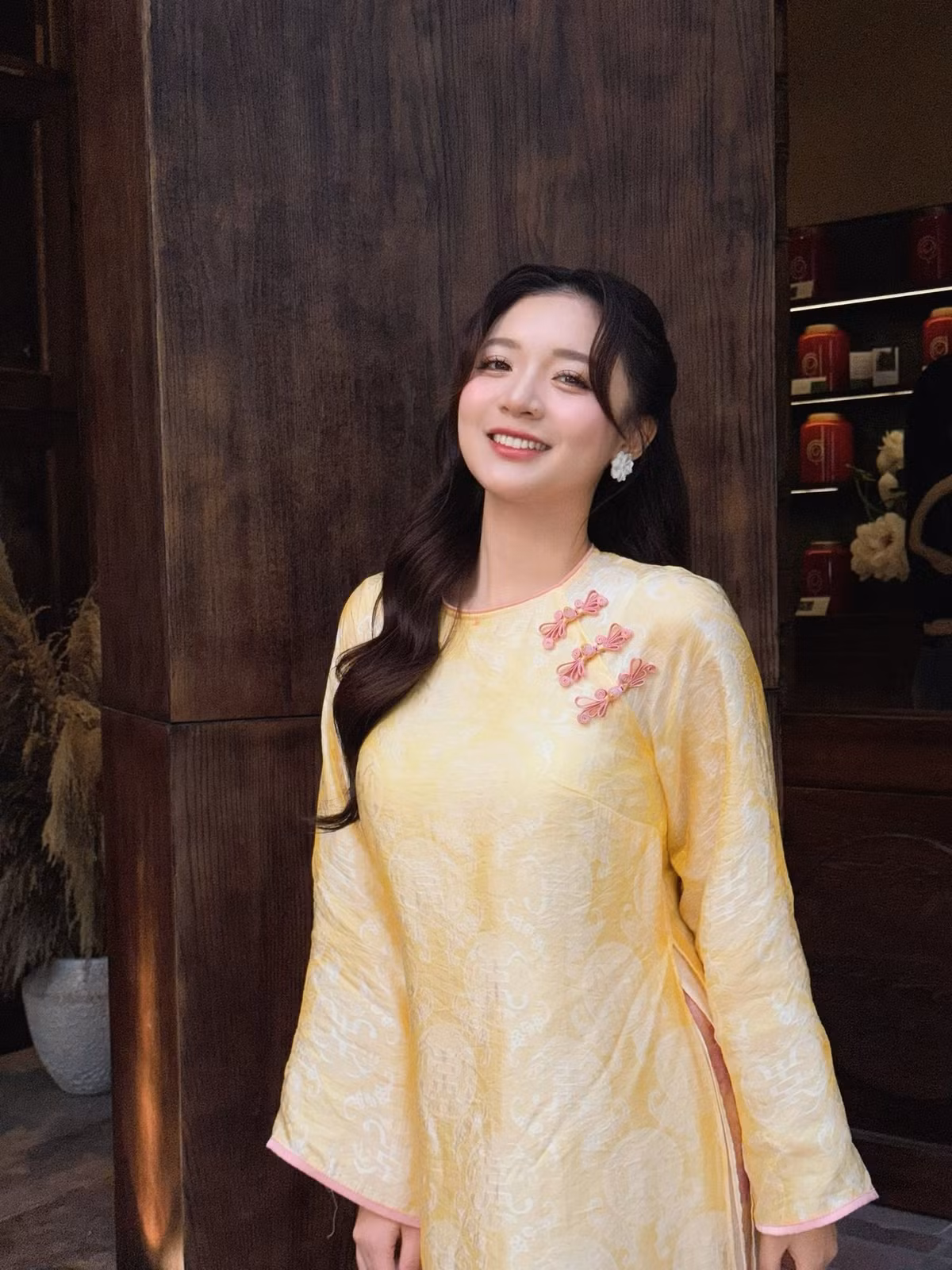 Tại Đài Truyền hình Việt Nam (VTV), Phương Thảo cũng là gương mặt quen thuộc với khán giả qua nhiều chương trình như VTV Kết nối, Khoảnh khắc yêu thương, Chuyện đêm muộn hay S Việt Nam.