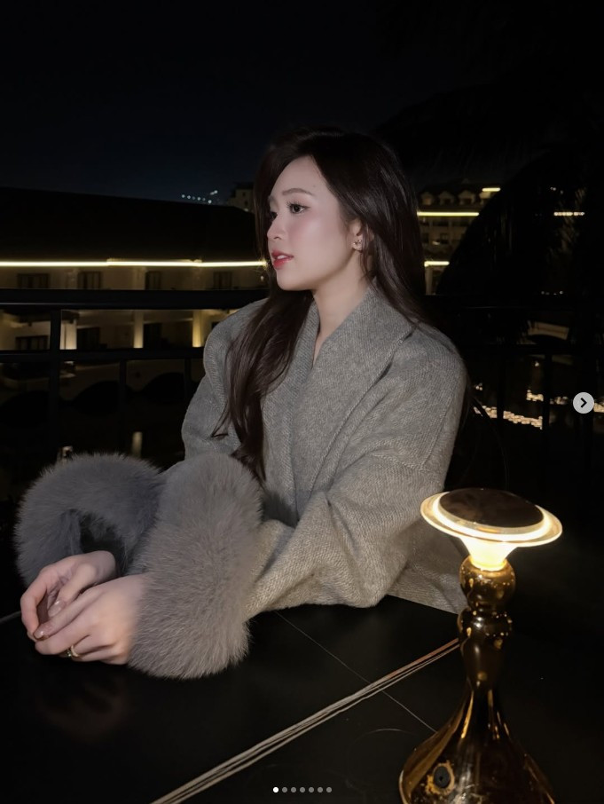 Bên cạnh hoạt động chụp ảnh, Phương Anh từng tham gia livestream bán hàng và quảng bá sản phẩm. Một số hoạt động quảng cáo trước đây của cô từng gây tranh luận trong dư luận, song hot girl Hà thành lựa chọn cách sống khá thoải mái trước những ý kiến trái chiều. Cô chia sẻ rằng bản thân không cảm thấy áp lực từ sự nổi tiếng, ngược lại coi đó là cơ hội để mở rộng mối quan hệ và công việc.