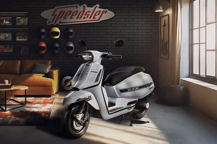 Về ngoại hình, mẫu xe tay ga Lambretta J200 2026 mới sở hữu thiết kế thời tượng tích hợp nhiều trang bị hiện đại như hệ thống chiếu sáng LED, cụm đồng hồ kỹ thuật số hiển thị màu cũng chìa khóa chông minh smartkey.