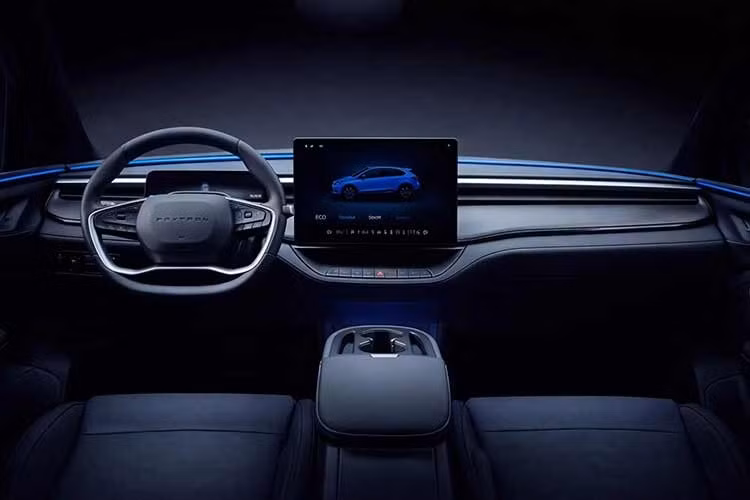 Khoang lái ASX VR-e cũng được kế thừa gần như toàn bộ từ mẫu xe của Foxtron. Khác biệt đáng chú ý là phiên bản dành cho Australia được chuyển sang cấu hình tay lái bên phải. Trung tâm bảng táp-lô là màn hình thông tin giải trí cỡ lớn dạng nổi, phía dưới bố trí một hàng phím tắt. Xe còn có bảng đồng hồ kỹ thuật số và vô-lăng bốn chấu.