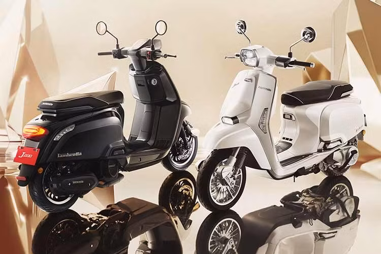 Dự kiến, nếu gia nhập thị trường Việt Nam, Lambretta J200 cũng sẽ phải đối mặt với không ít thách thức lớn. Đầu tiên là bài toán giá bán; nếu không có mức giá cạnh tranh để tiếp cận số đông, xe sẽ khó lòng vượt qua cái bóng quá lớn của Honda SH.