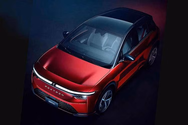 Sự xuất hiện của ASX VR-e cũng cho thấy một hướng tiếp cận mới của Mitsubishi trong quá trình mở rộng danh mục xe điện. Thay vì tự phát triển sản phẩm từ đầu, hãng tận dụng một mẫu xe có sẵn từ Foxtron, đồng thời sử dụng thiết kế do Pininfarina thực hiện và đưa sản phẩm ra thị trường dưới thương hiệu Mitsubishi. Giá bán xe hiện vẫn là ẩn số.