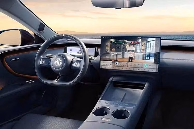 Mô-tơ điện của xe sản sinh công suất tối đa 204 mã lực cùng mô-men xoắn cực đại 302 Nm. Trong khi đó, khối động cơ xăng đi kèm cung cấp công suất tối đa 110 mã lực và mô-men xoắn cực đại 135 Nm. Khoang cabin MG 07 PHEV được trang bị cửa sổ trời toàn cảnh có khả năng chống nắng với kết cấu hai lớp phủ bạc.