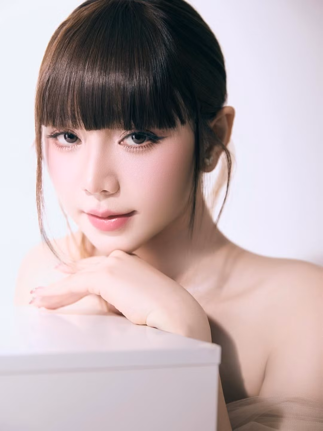 Không chỉ sở hữu vóc dáng chuẩn, nhan sắc của Quỳnh Kool cũng được đánh giá là ngày càng thăng hạng.