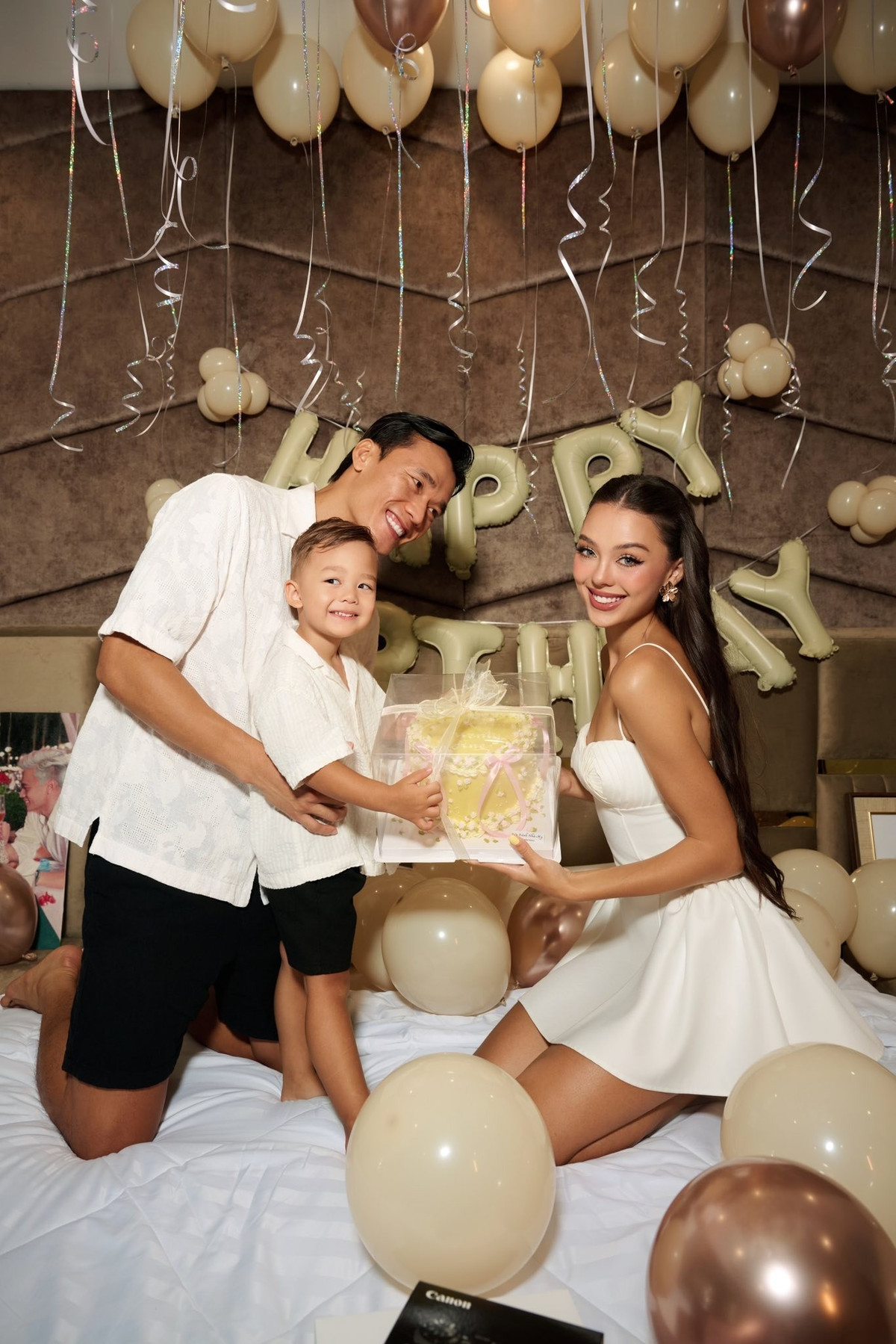 Dù là đời thường hay những dịp đặc biệt, Dianka đều biết cách biến mình trở thành spotlight, chứng minh đẳng cấp của một người mẫu ngoại quốc chính hiệu.