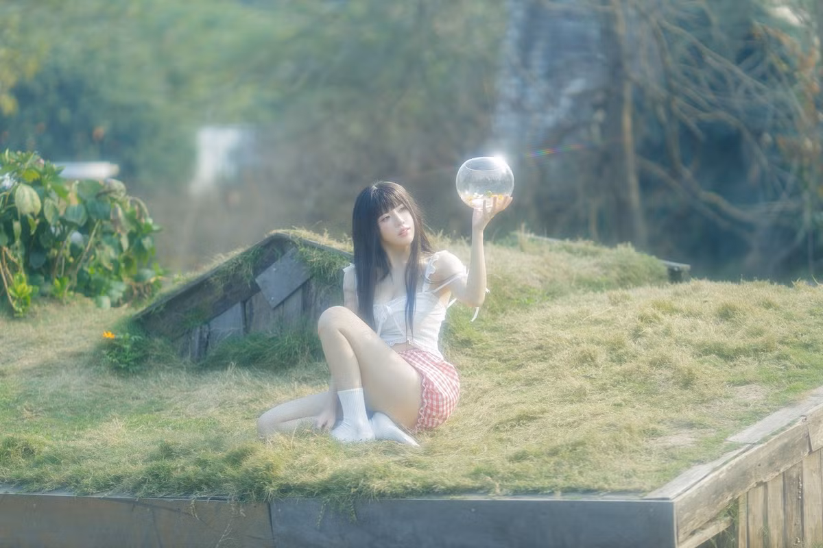 Bên cạnh đó, cũng có những người theo dõi lâu năm cảm thấy thích thú khi thấy Tố Uyên chịu thử nghiệm, làm mới bản thân.