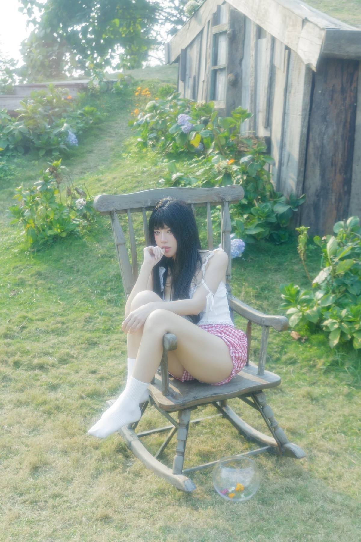 Ngay sau khi được chia sẻ, loạt ảnh nhanh chóng này của Tố Uyên nhận về lượng tương tác đáng kể.