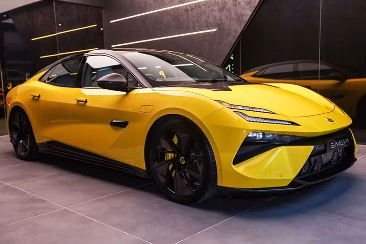Bên cạnh Eletre, Emira, mẫu xe sedan hiệu suất cao - Lotus Emeya của thương hiệu Anh quốc nhiều khả năng cũng được phân phối tại Việt Nam. Emeya được định vị là đối thủ cạnh tranh trực tiếp với Tesla Model S, Porsche Taycan và Lucid Air.
